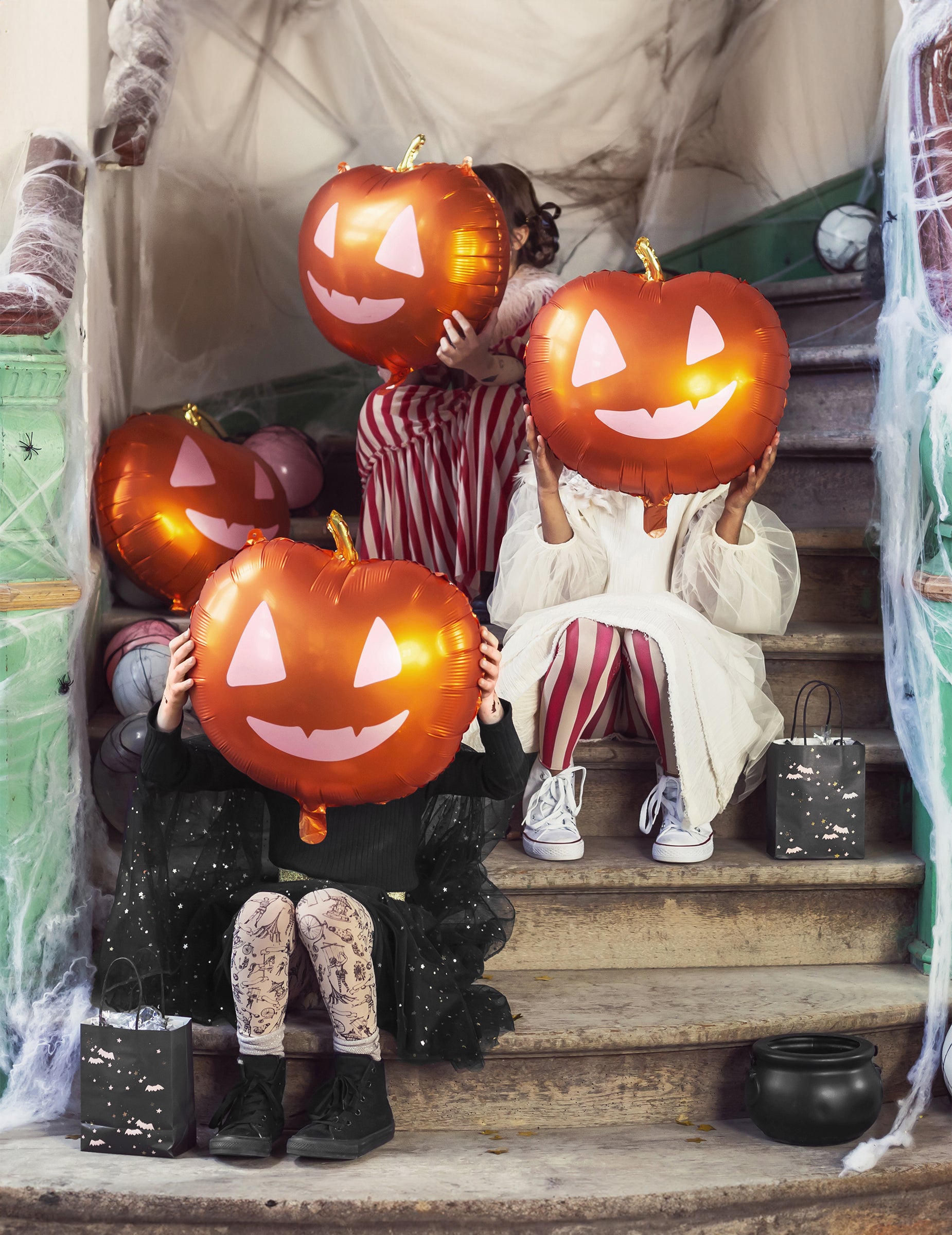 Mise en situation du ballon aluminium citrouille pour décoration d'Halloween