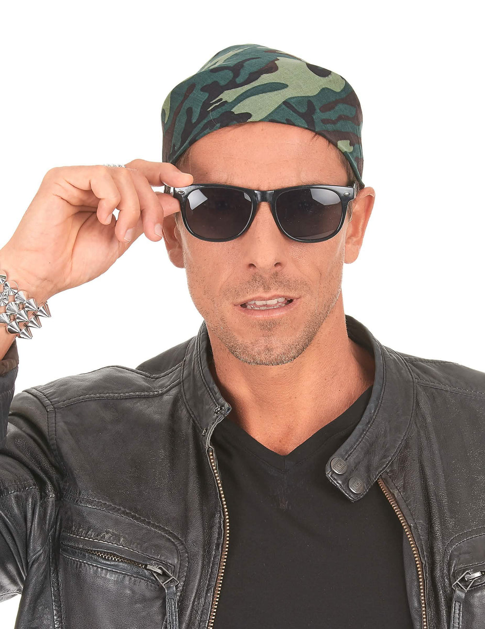Gros plan du bandana militaire pour adulte
