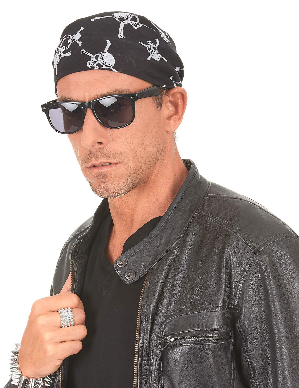Vue de face du bandana têtes de mort pour adulte