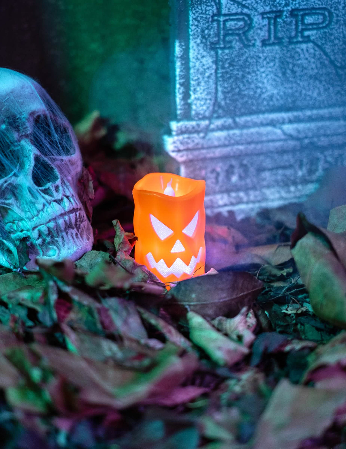 Mise en situation Halloween de la bougie LED citrouille