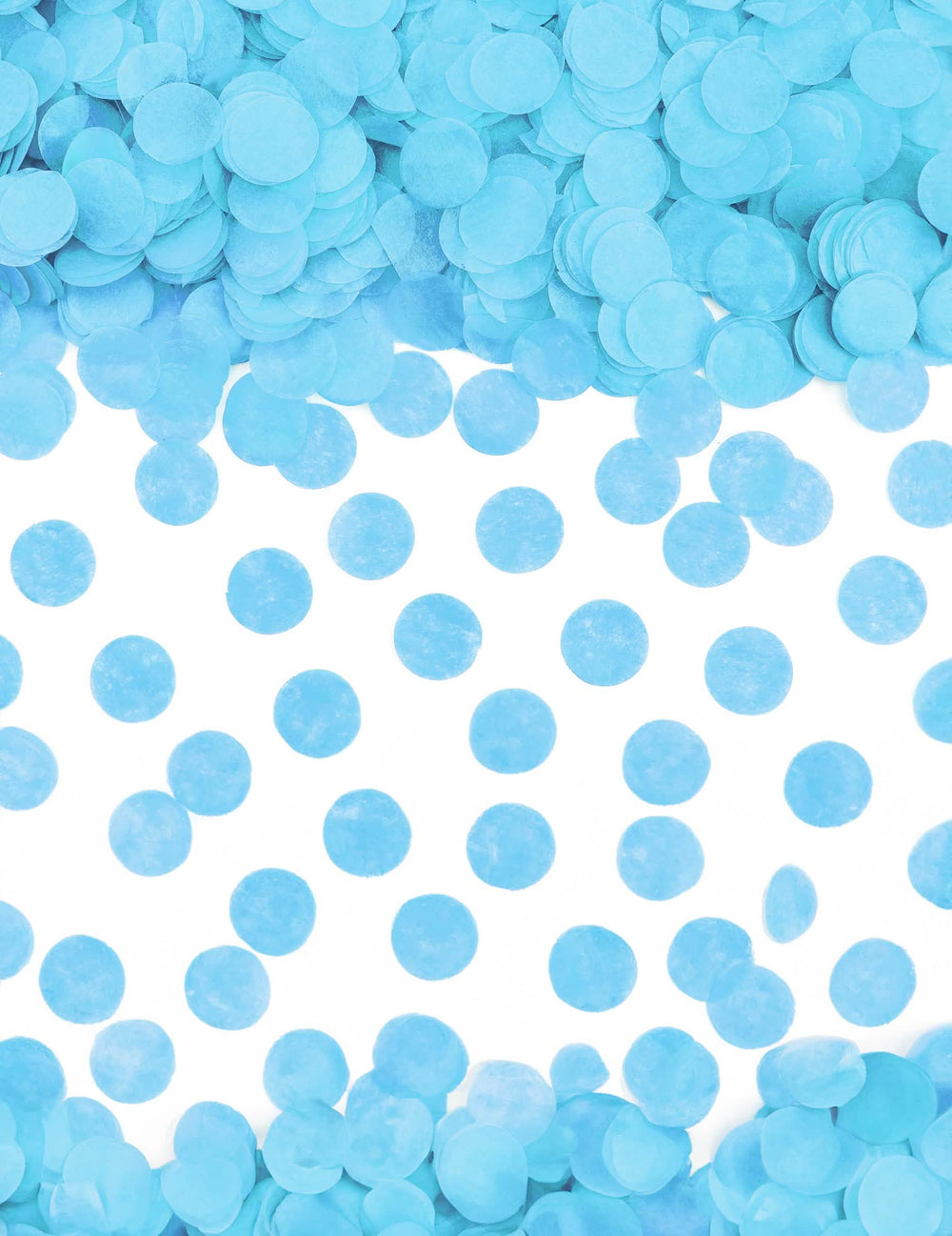 Gros plan sur les confettis bleus du canon à confettis boy pour baby shower