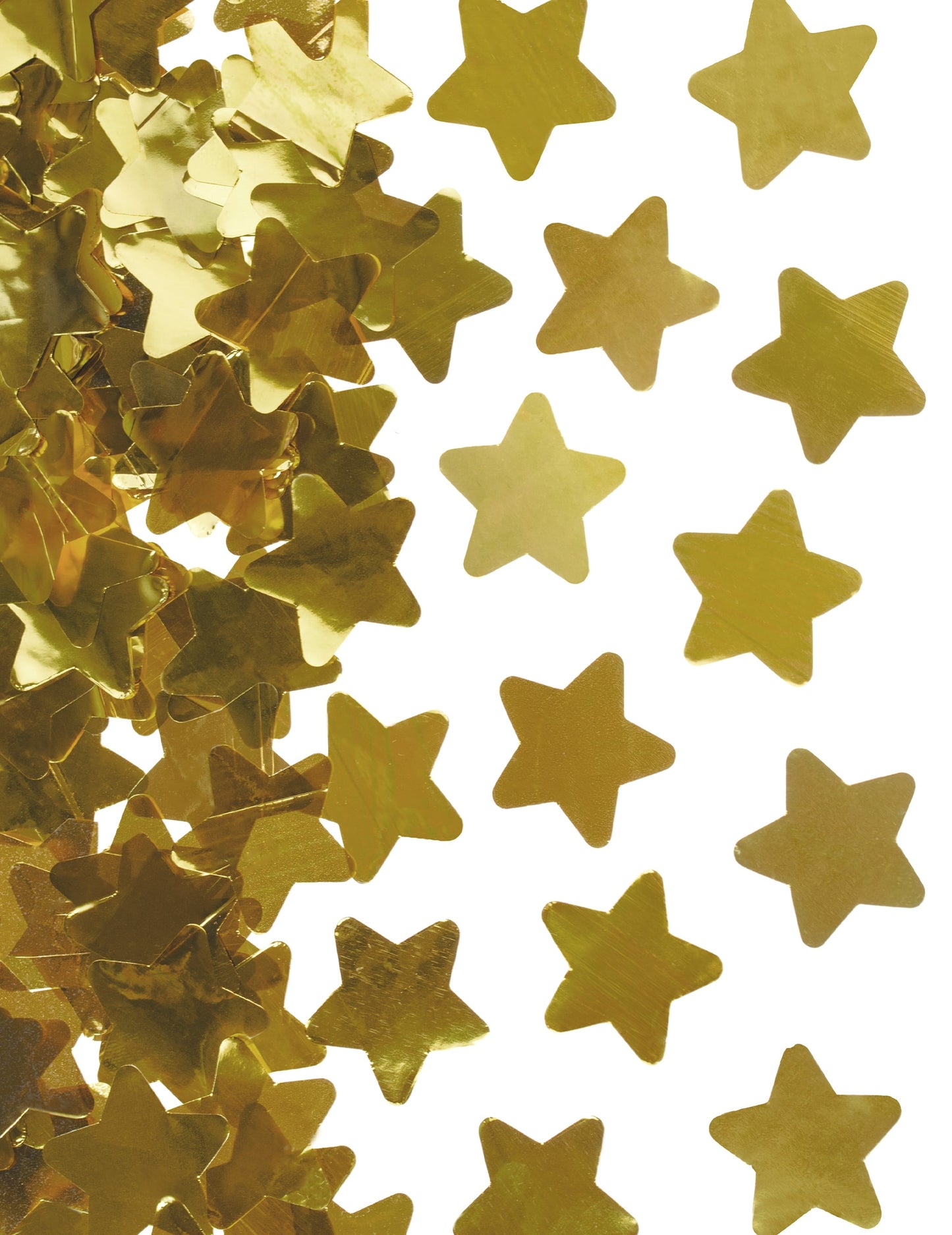 Gros plan sur les confettis étoiles dorées du canon à confettis étoiles métallisées