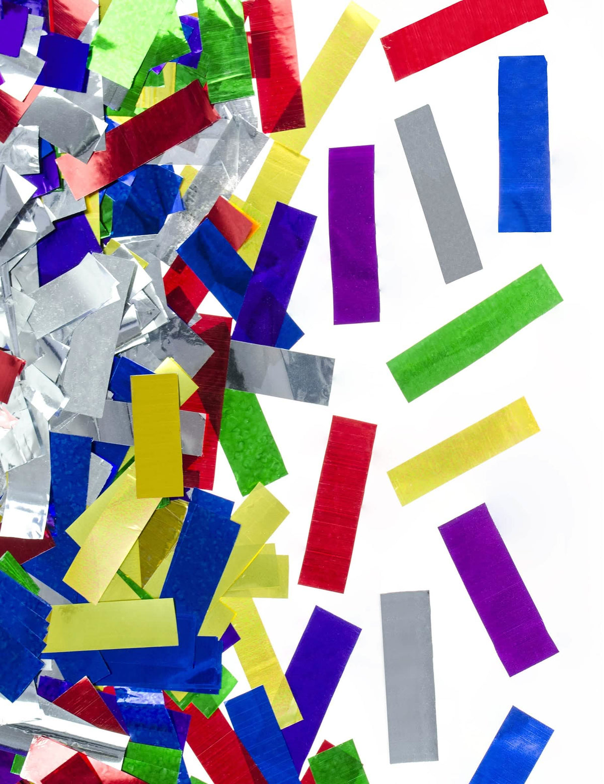 Gros plan sur les confettis du canon à confettis multicolores métalliques