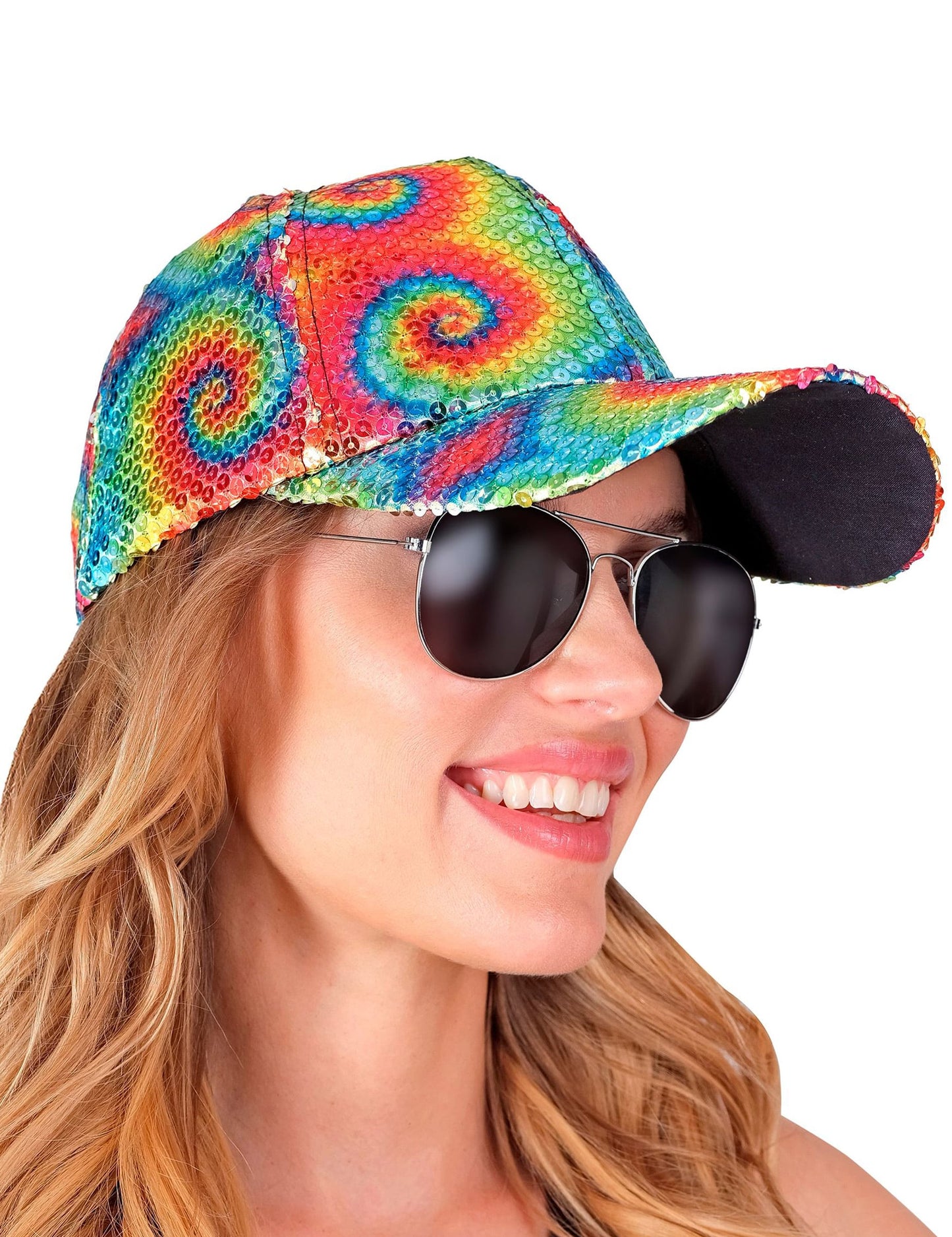 Vue de trois-quarts de la casquette à sequins tie and dye