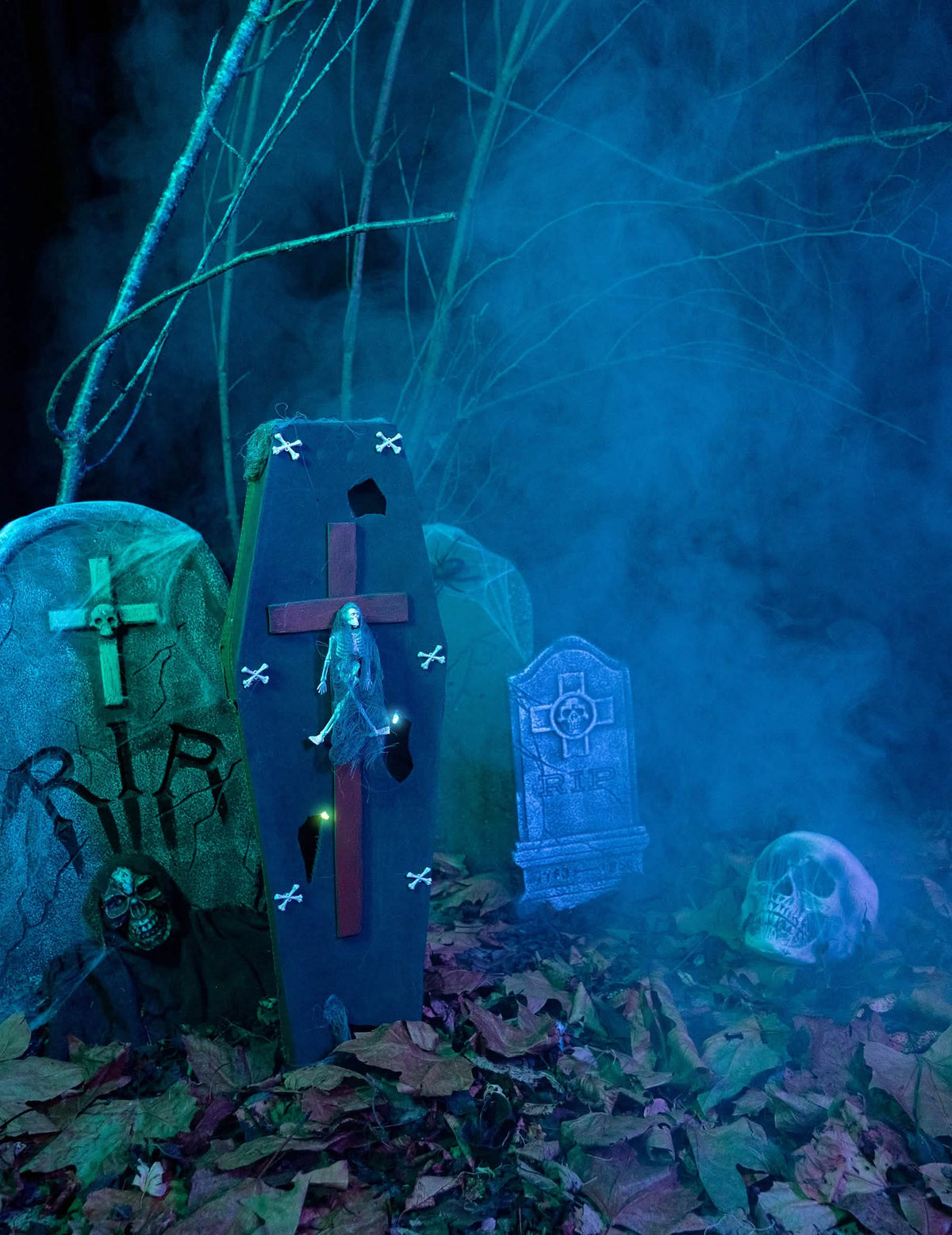 Cercueil avec croix Halloween pour décoration noir et rouge