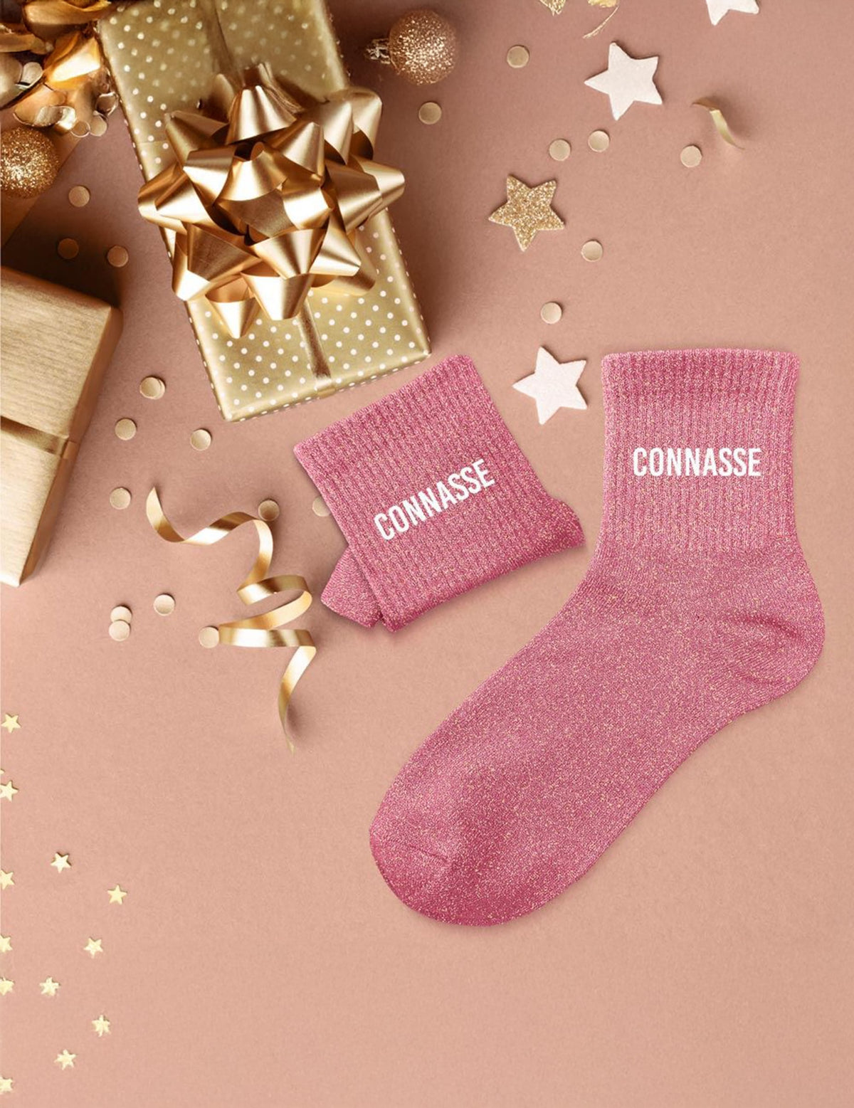Mise en situation festive des chaussettes à paillettes Connasse