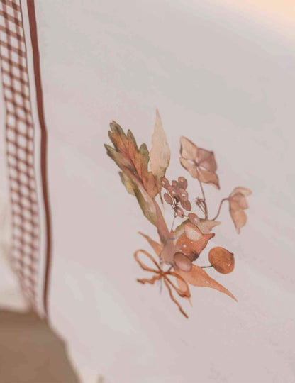 Chemin de table Bouquet d'automne en tissu crème et auburn 28 cm x 3 m
