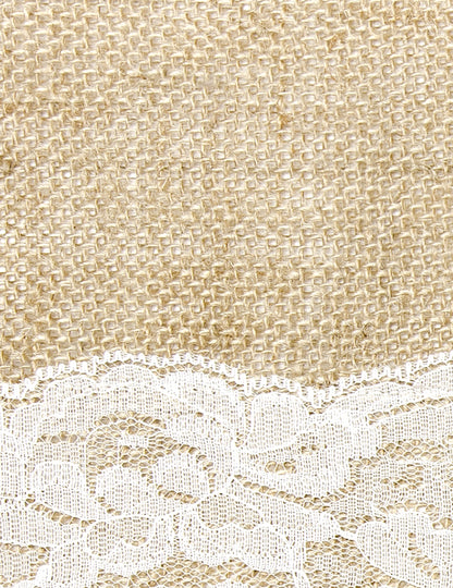 Gros plan sur la dentelle du chemin de table en jute centre dentelle naturel et blanc découpable