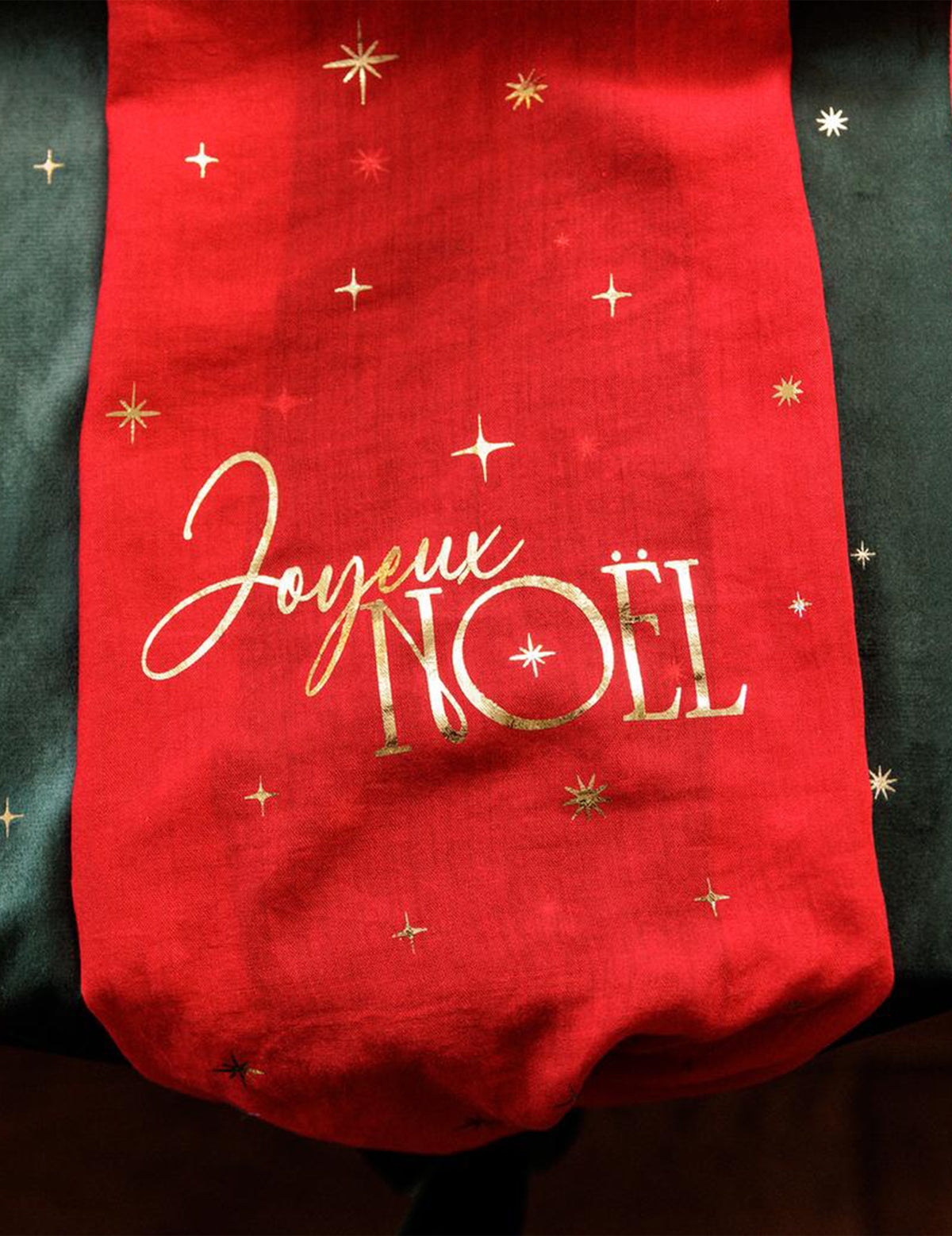 Tafelloper Vrolijk Kerstfeest tijdloos rood en goud 28 cm x 3 m