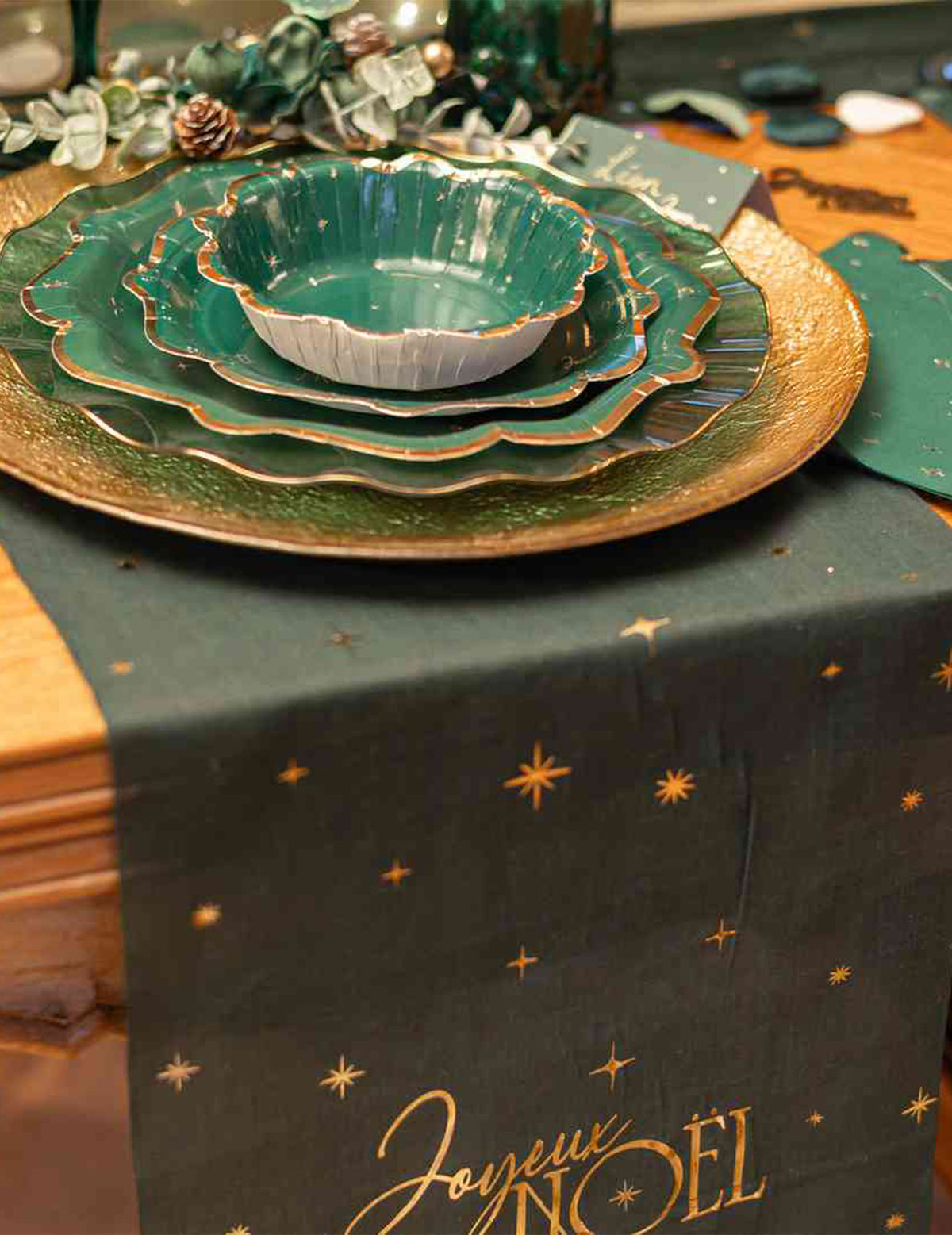 Tafelloper Vrolijk Kerstfeest tijdloos Brits groen en goud 28 cm x 3 m
