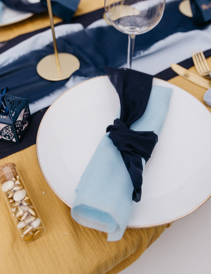 Chemin de table mousseline bleu marine 28 cm x 5 m décoration mariage