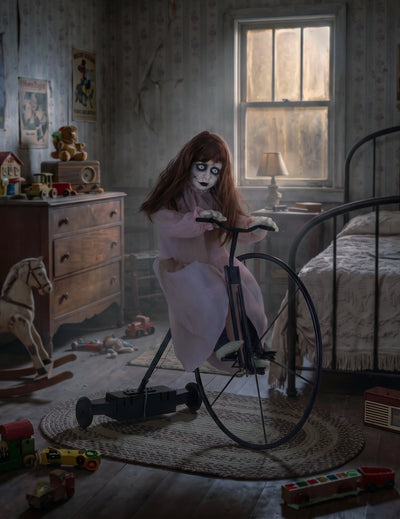Décoration animée fillette possédée sur vélo avec mouvement 72 x 30 x 94 cm