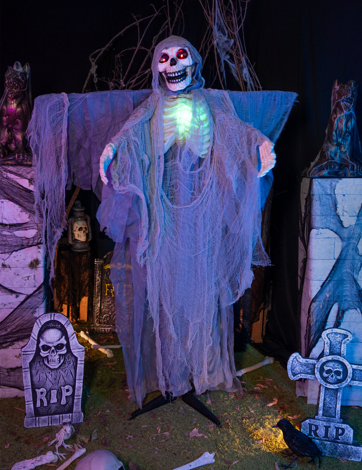 Décoration animée gardien de crypte terrifiant avec mouvements 170 cm