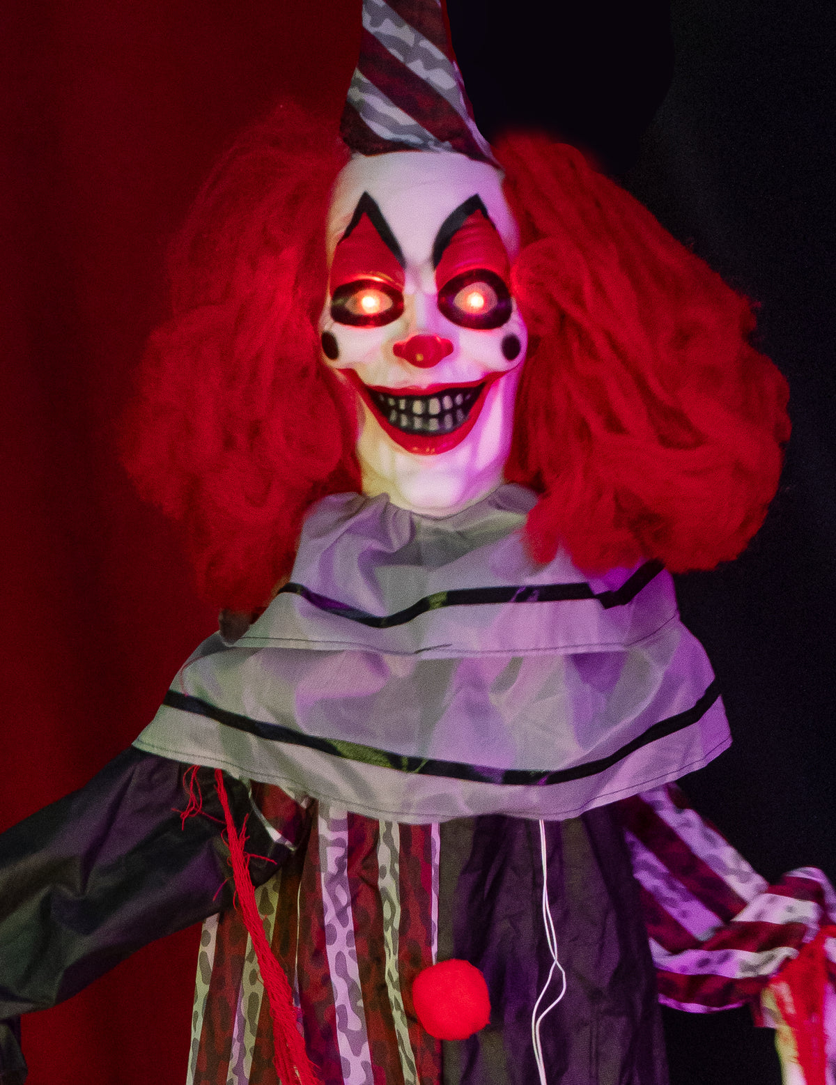 Décoration animée suspendue clown maléfique avec rires et mouvements 175 cm