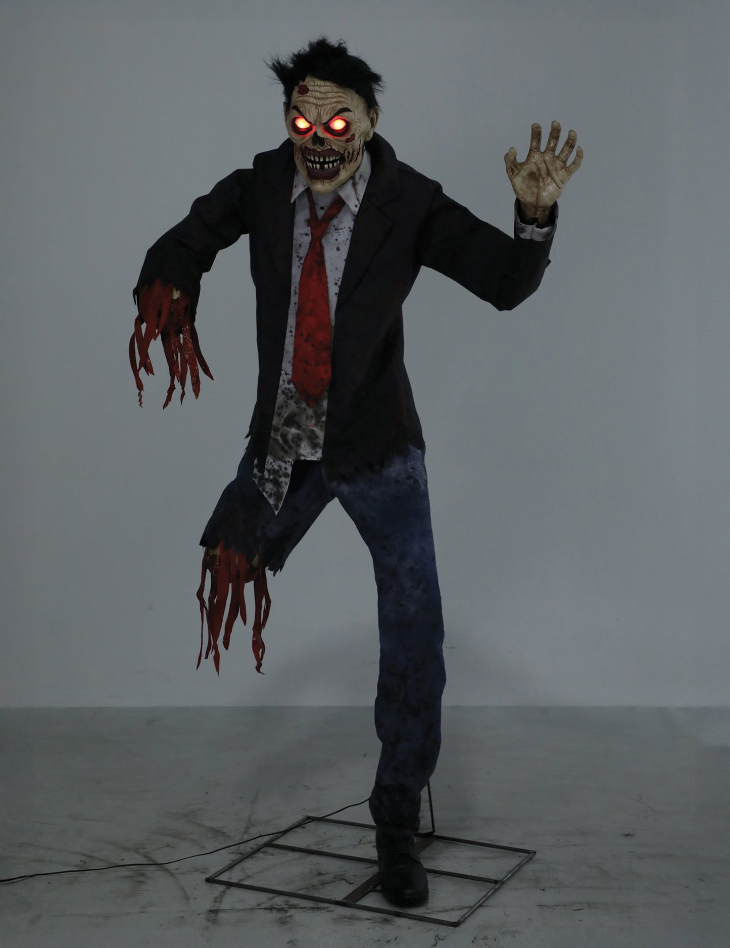 Yeux lumineux de la décoration animée Zombie fracturé