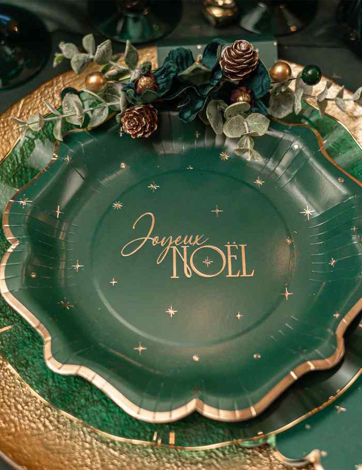 Elegance bloemdecoratie donkergroen en goud 23 cm