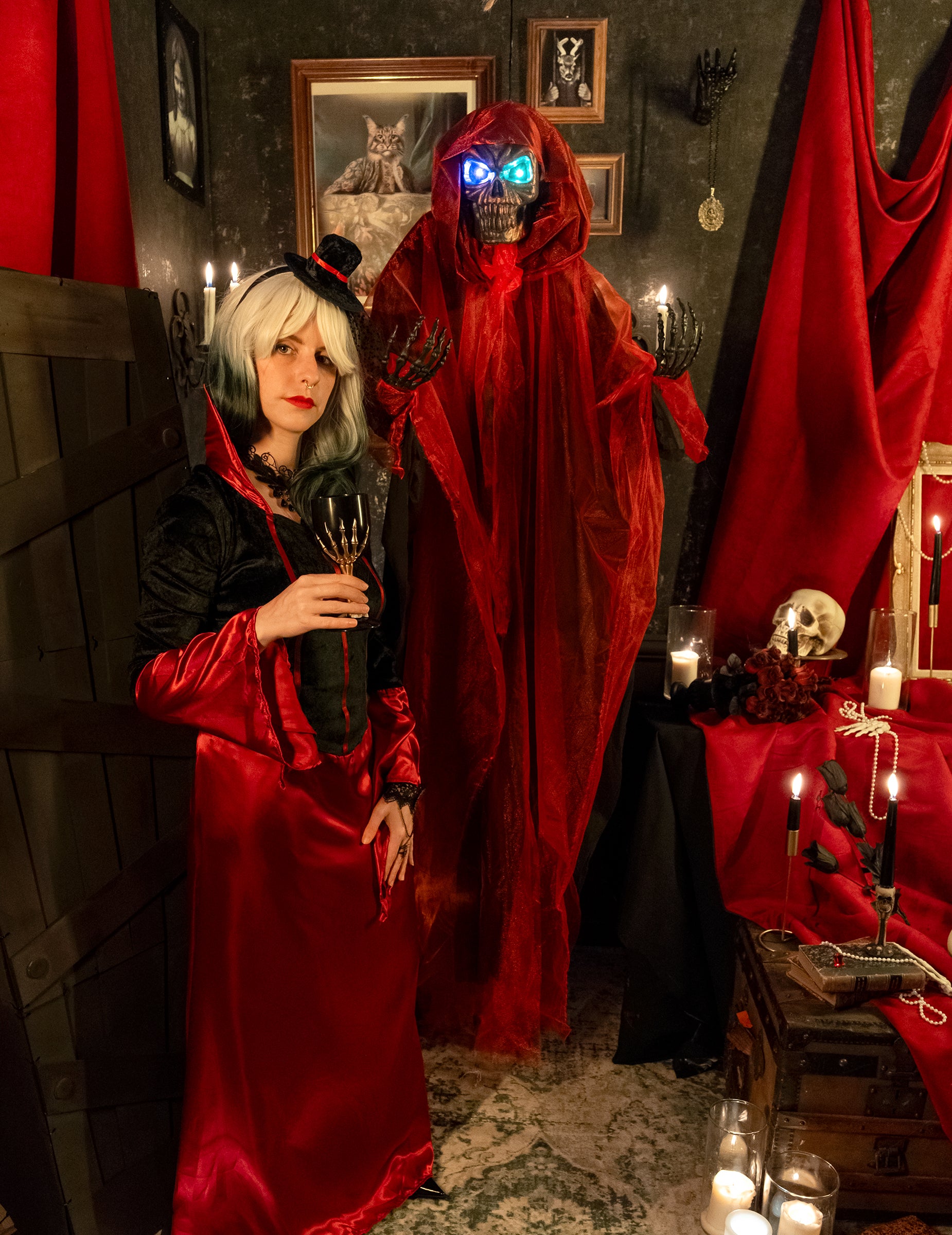 Mise en situation de la décoration suspendue Démon pour Halloween