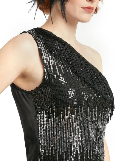 Gros plan sur les sequins et franges du déguisement années 20