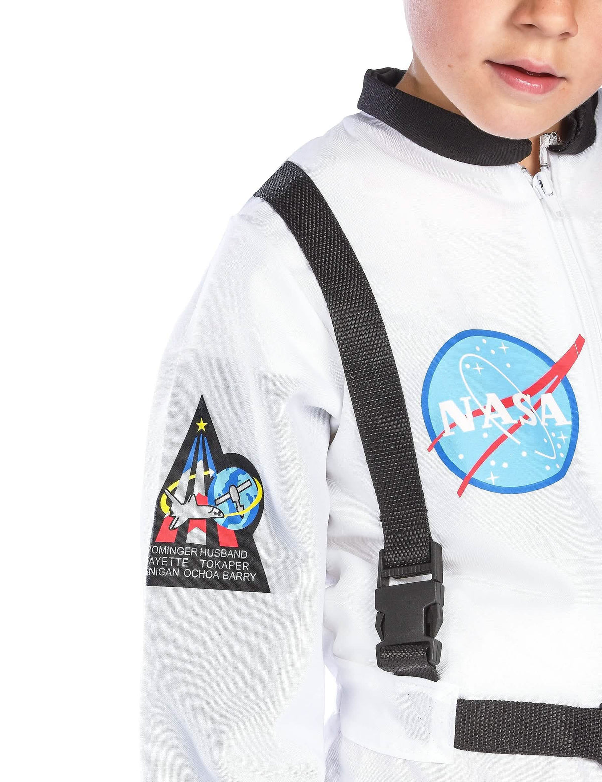 Détail du logo NASA et de la sangle du déguisement d'astronaute pour enfant