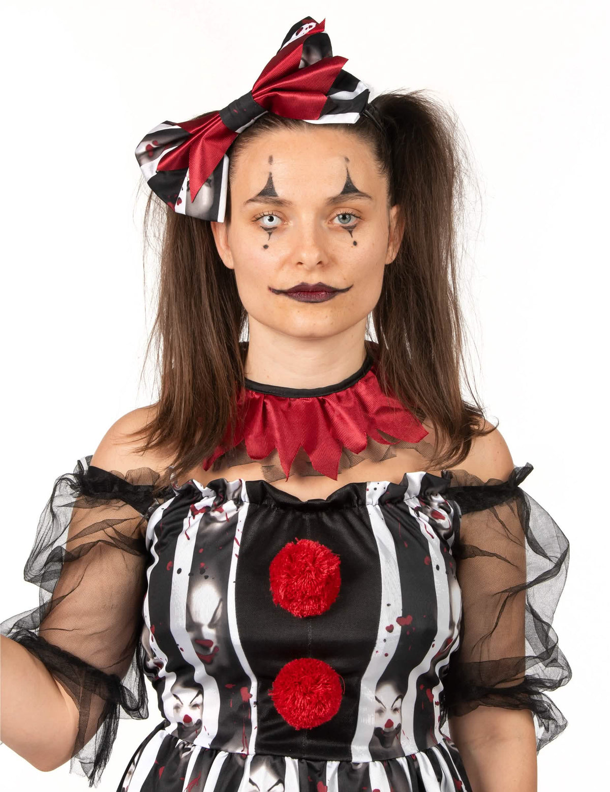 Gros plan sur le maquillage et le serre-tête du déguisement de clown dément luxe