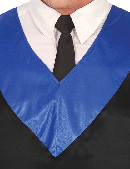 Détail du col en V bleu du déguisement diplômé