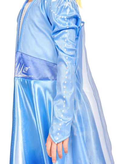 Détail de la manche à motifs du déguisement Elsa Reine des Neiges 2 deluxe