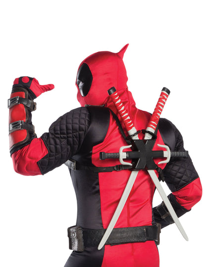 Vue de dos avec les katanas du déguisement grand heritage Deadpool pour adulte