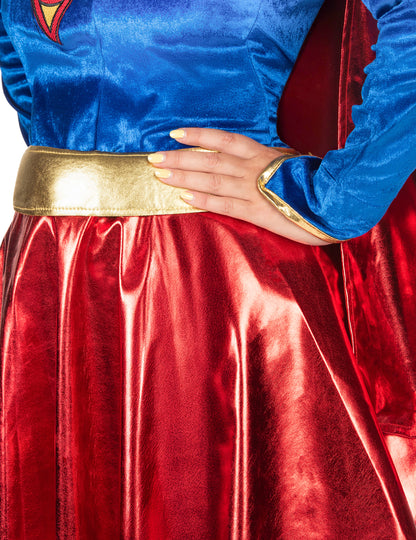 Détail de la ceinture dorée et du haut du déguisement sexy Supergirl pour femme