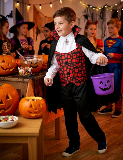 Mise en situation du déguisement de vampire pour garçon rouge
