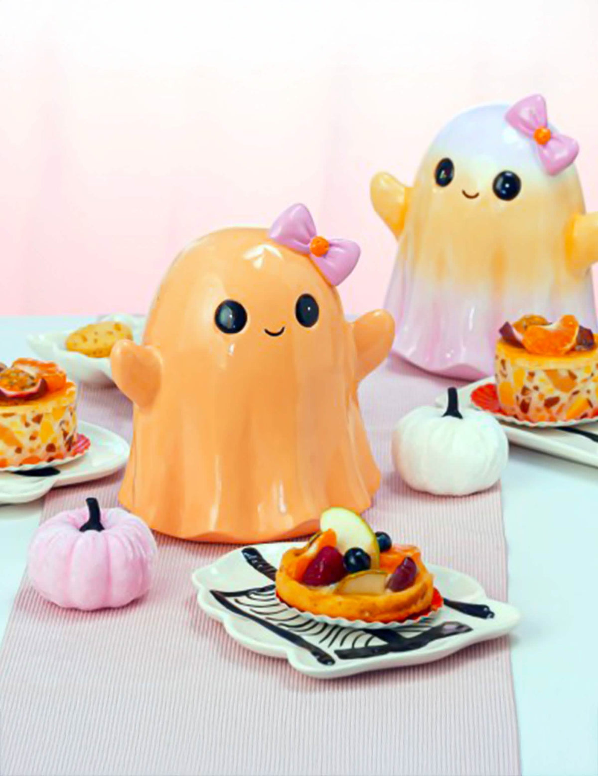 Glimlachend pasteloranje hars spook 20 cm