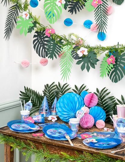 Mise en situation de la guirlande boules alvéolées pour fête rose clair