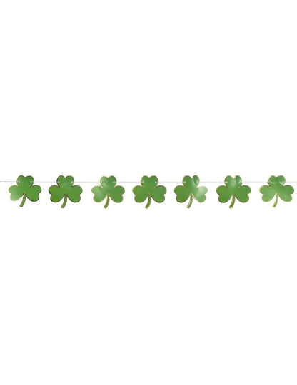 Gros plan sur les trèfles de la guirlande trèfles Saint Patrick