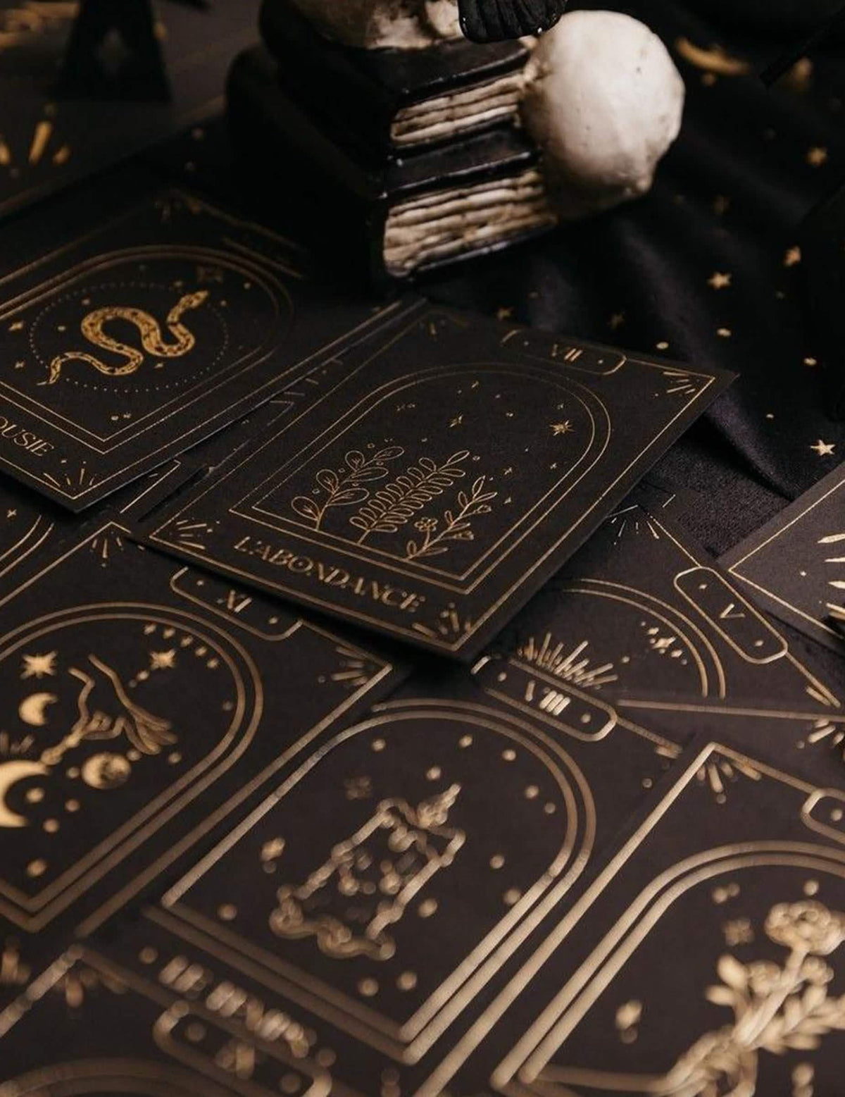 Jeu de 20 cartes oracle divinatoire Cosmic Spirit en papier noir et or 8 x 11 cm