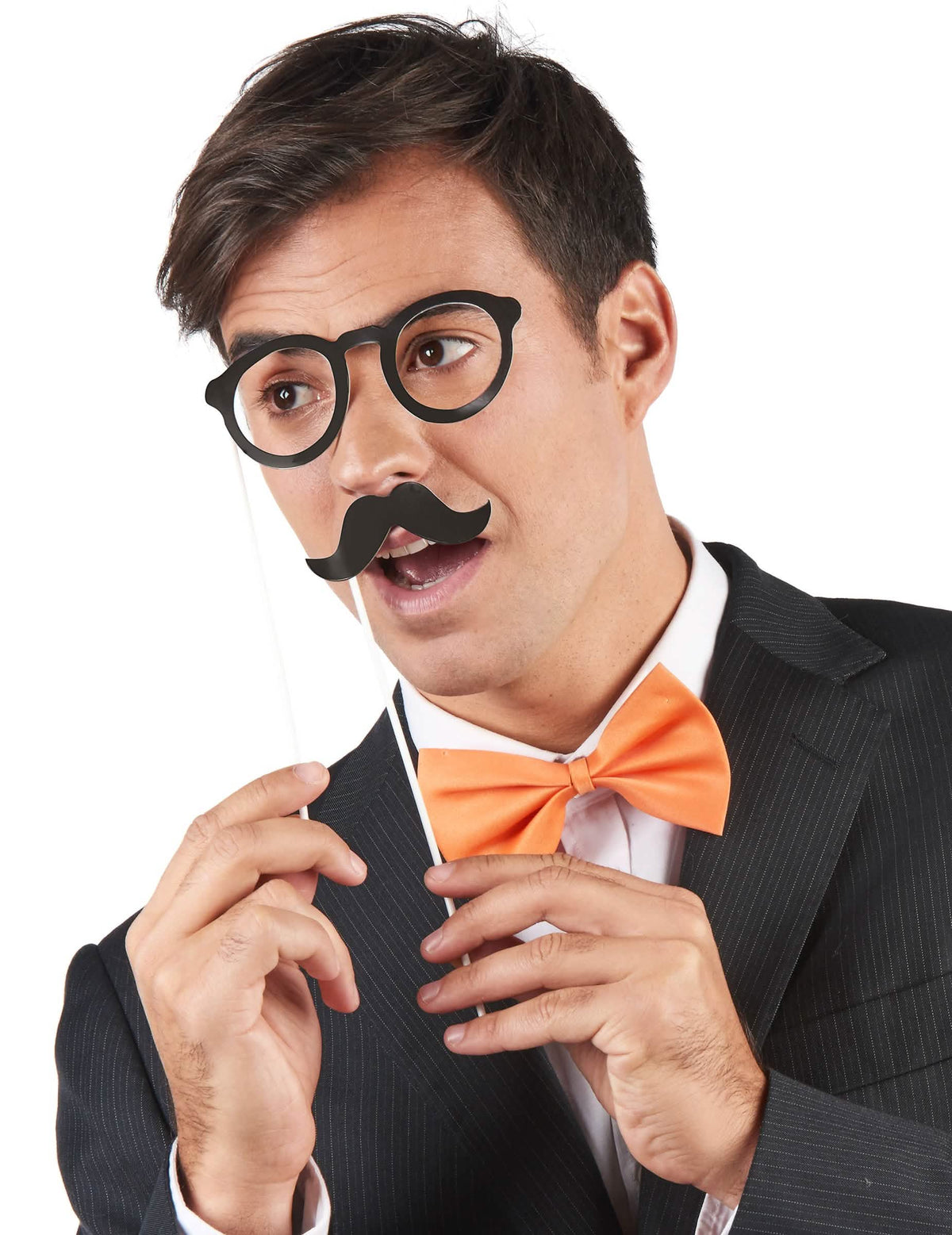 brillen en snor op stokje van de photobooth-kit 17 accessoires voor feest rood en zwart