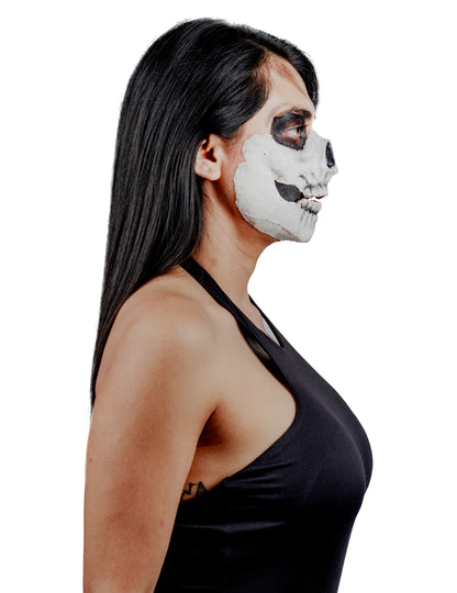Vue de profil du maquillage squelette