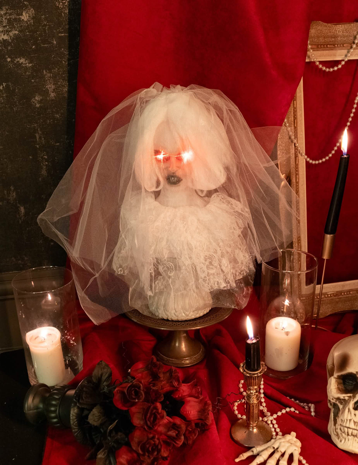 Mise en scène d'ambiance de la Mariée fantôme de table pour Halloween