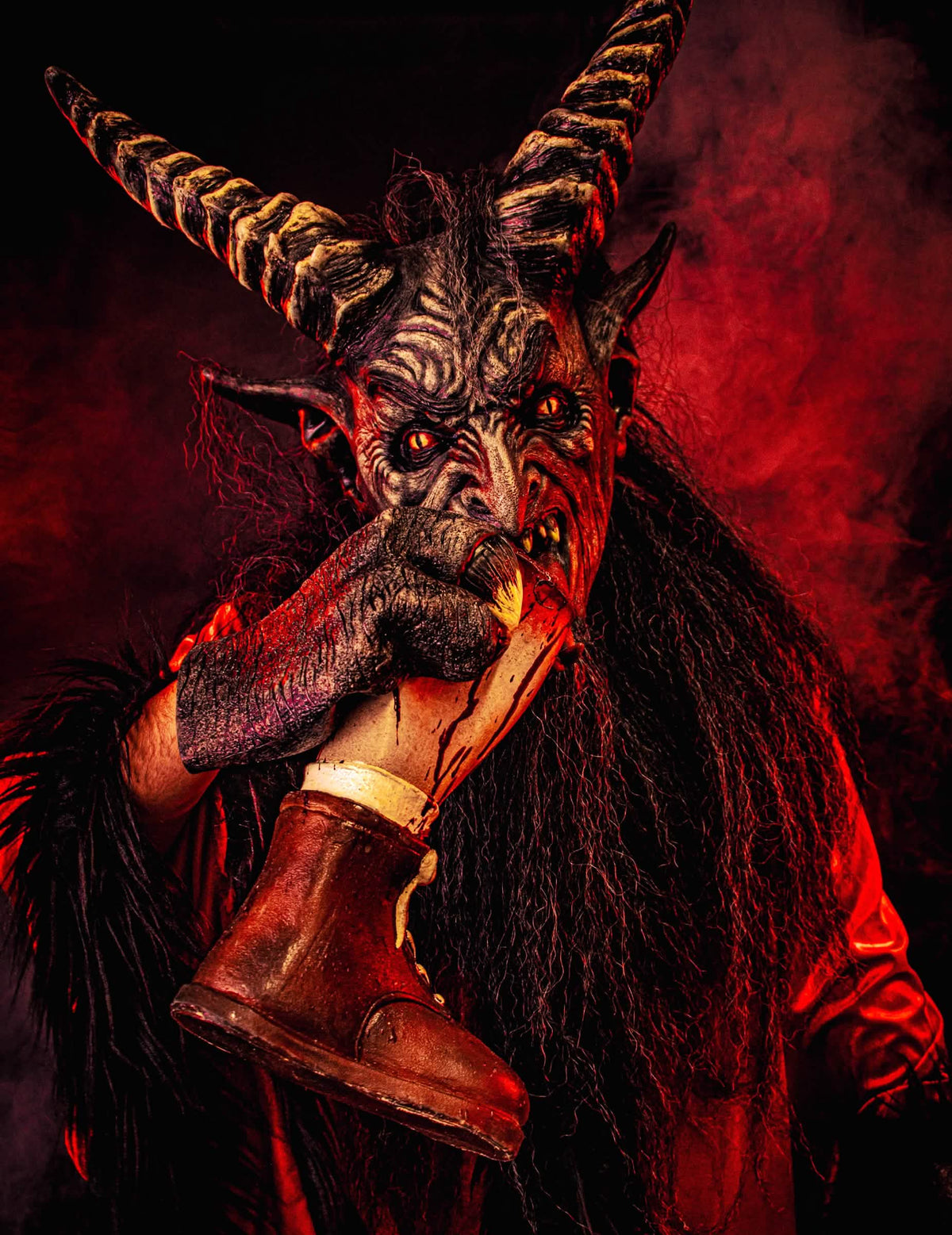 Luxe zwart monstermasker met hoorns voor volwassenen
