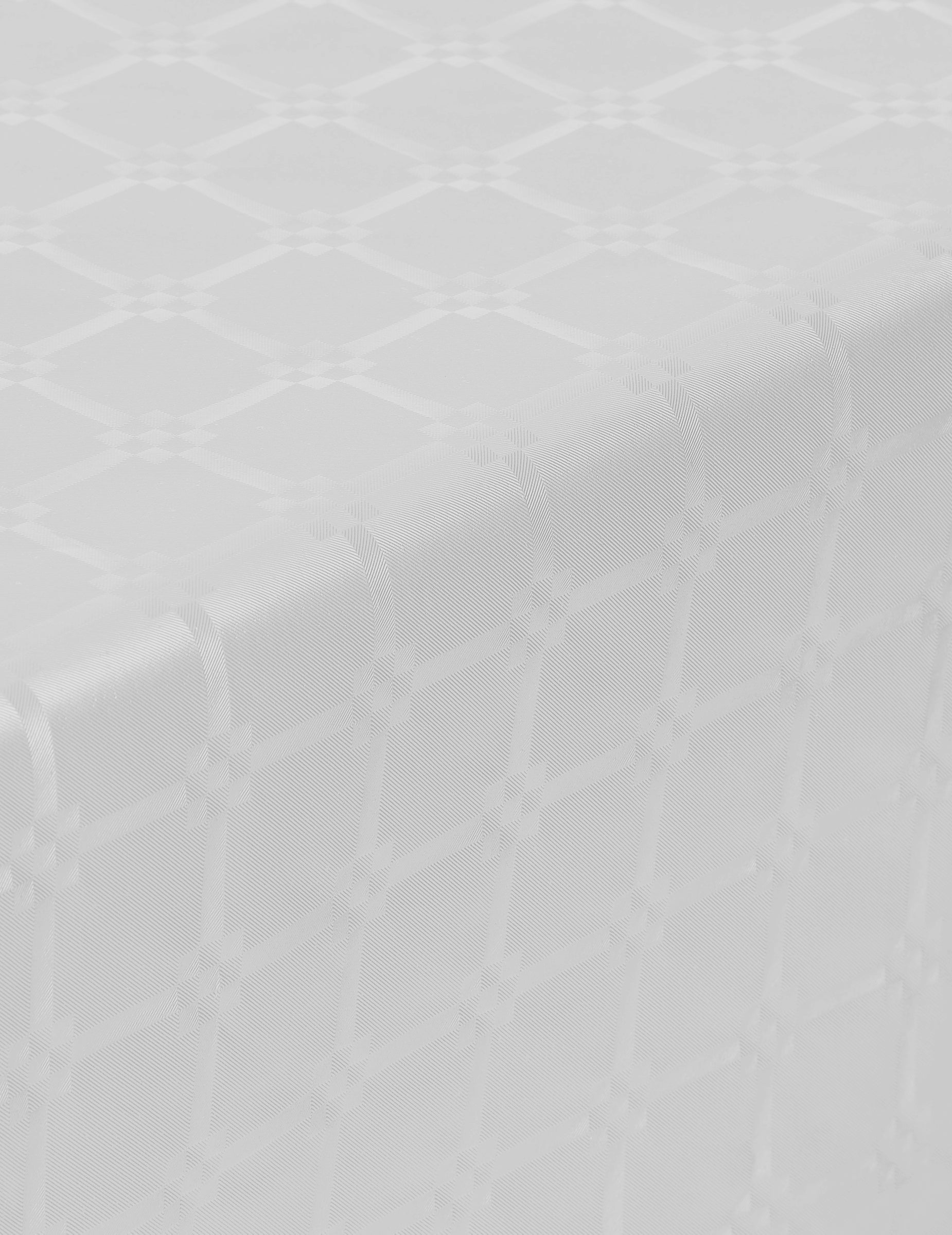 Détail du motif damassé de la nappe en rouleau papier damassé blanche