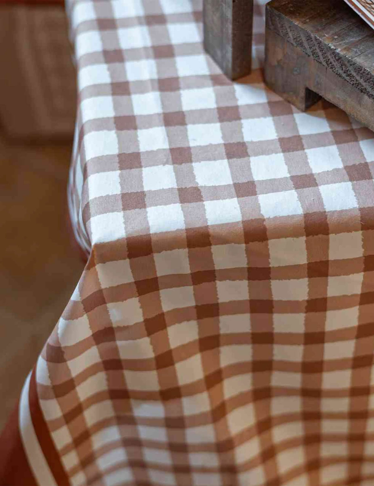 Nappe Cottage Living en tissu crème et auburn 140 x 240 cm