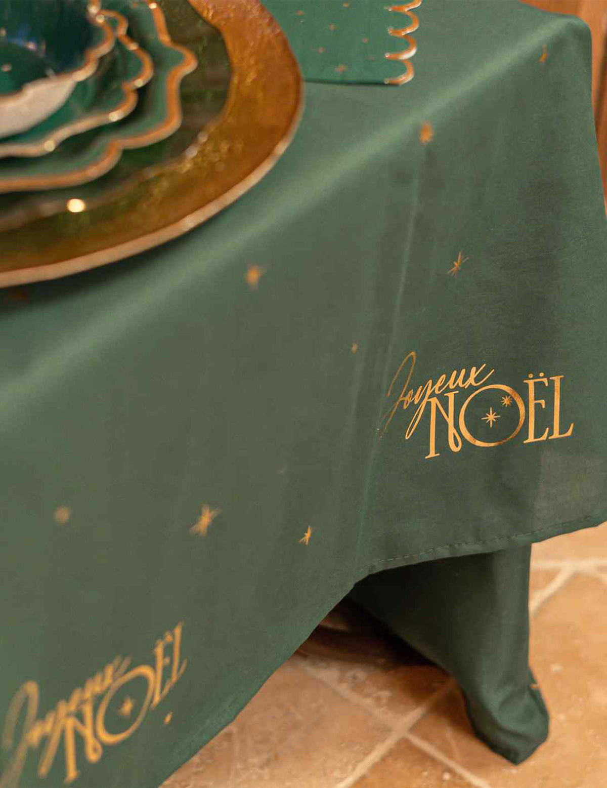 Stoffen tafelkleed Vrolijk Kerstfeest Brits groen en goud 140 x 240 cm