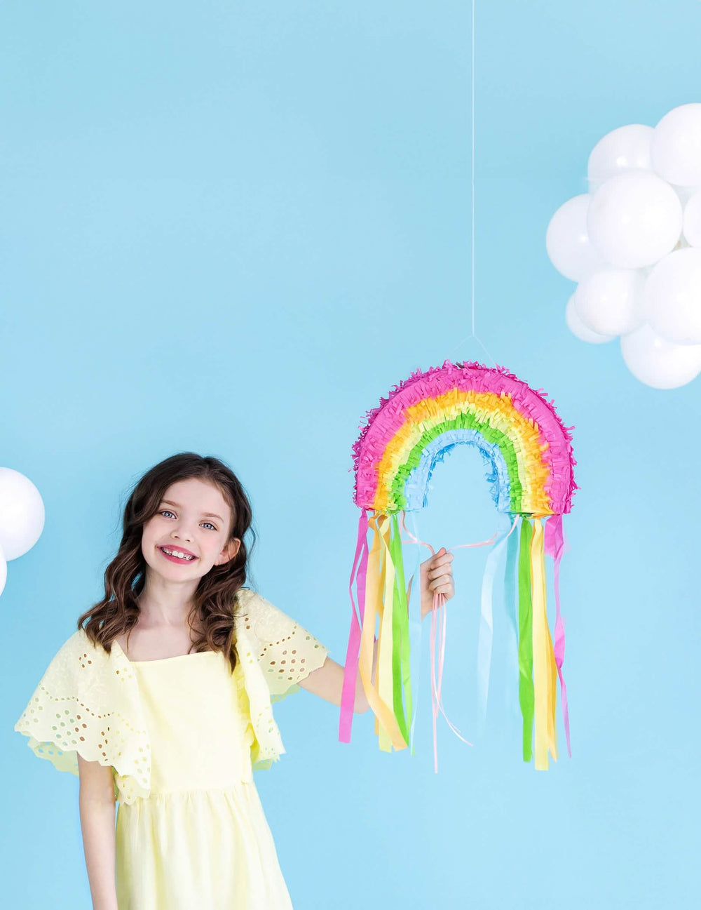 Mise en situation de la piñata arc-en-ciel