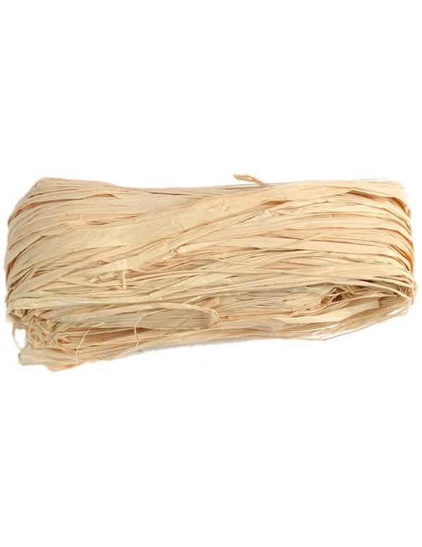 Mise en situation décorative pour lier les couverts de la pelote de raphia naturel
