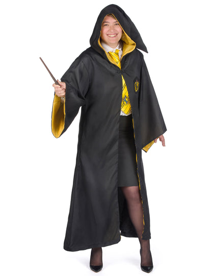 Vue de face avec baguette du Réplique luxe robe de sorcier Poufsouffle