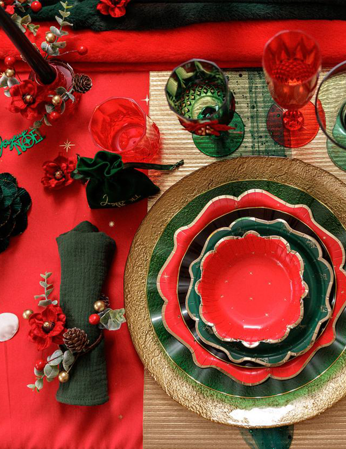 Servetring Elegantie fluweel rood groen en goud 13 cm