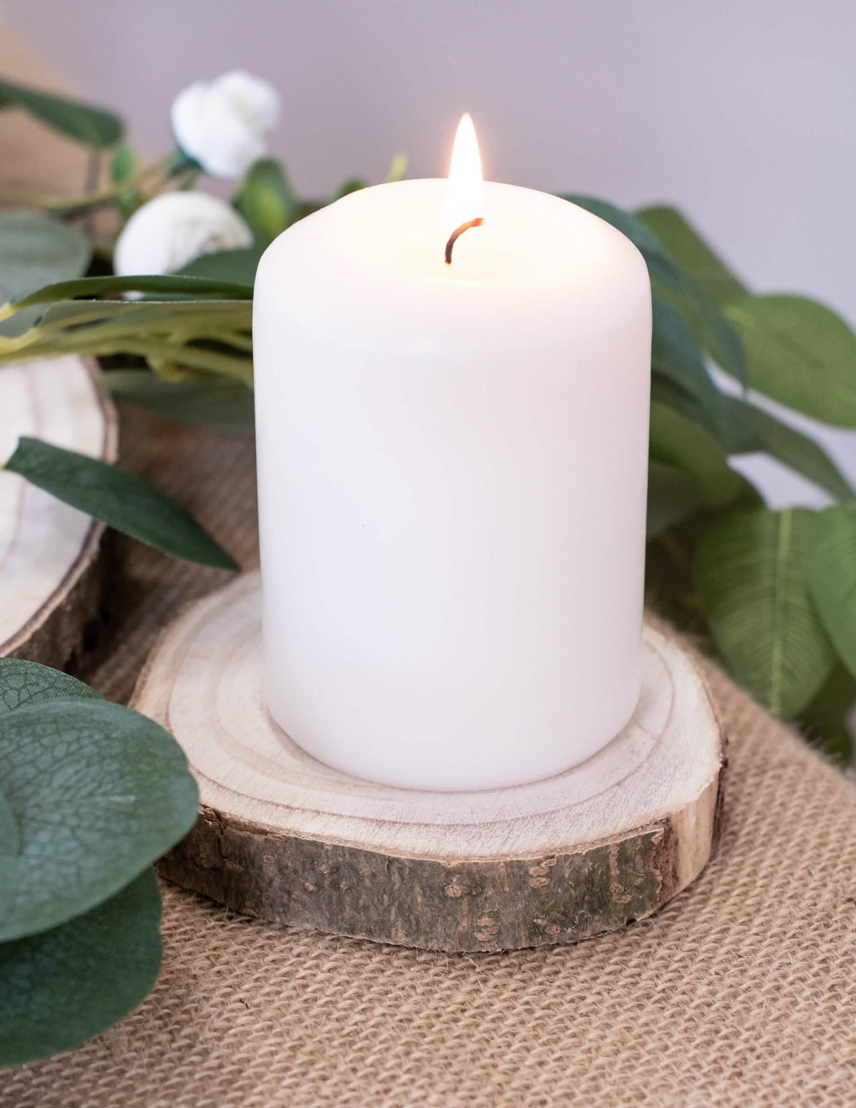Support de bougie blanche du rondin de bois naturel pour décoration de mariage