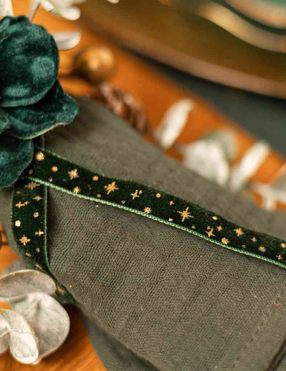 Sterrenlint donkergroen fluweel en goud 1 cm x 3 m