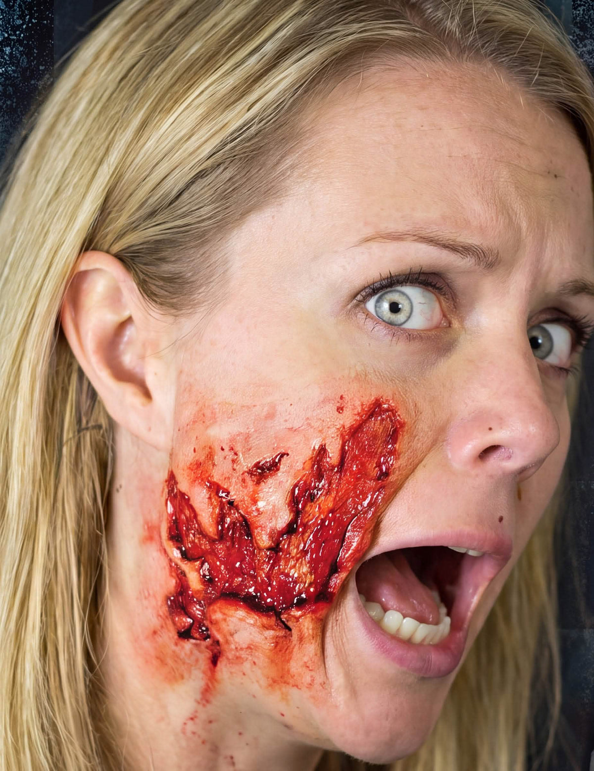 Halloween tijdelijke tatoeage geschaafde huid met open wond 3D-effect