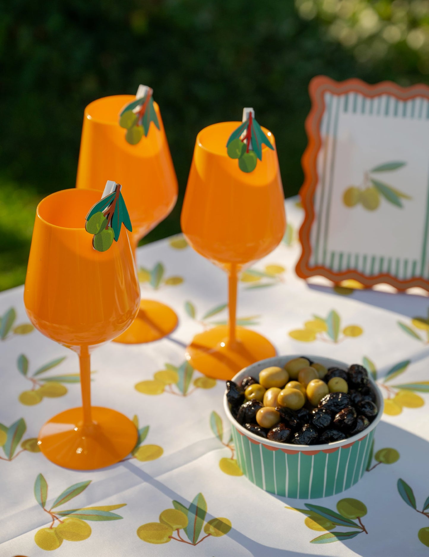 Verre à vin sur pied plastique orange 47 cl