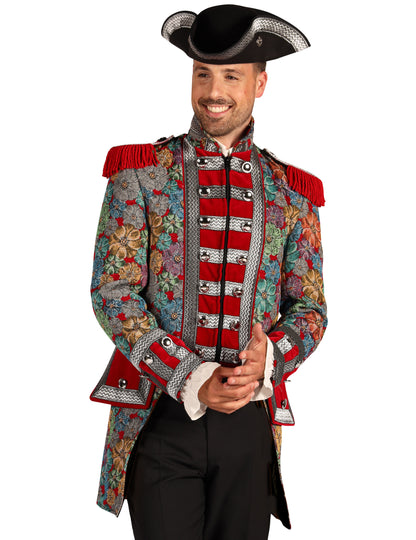 Détail du chapeau et des épaulettes de la veste de carnaval homme motif floral haut de gamme
